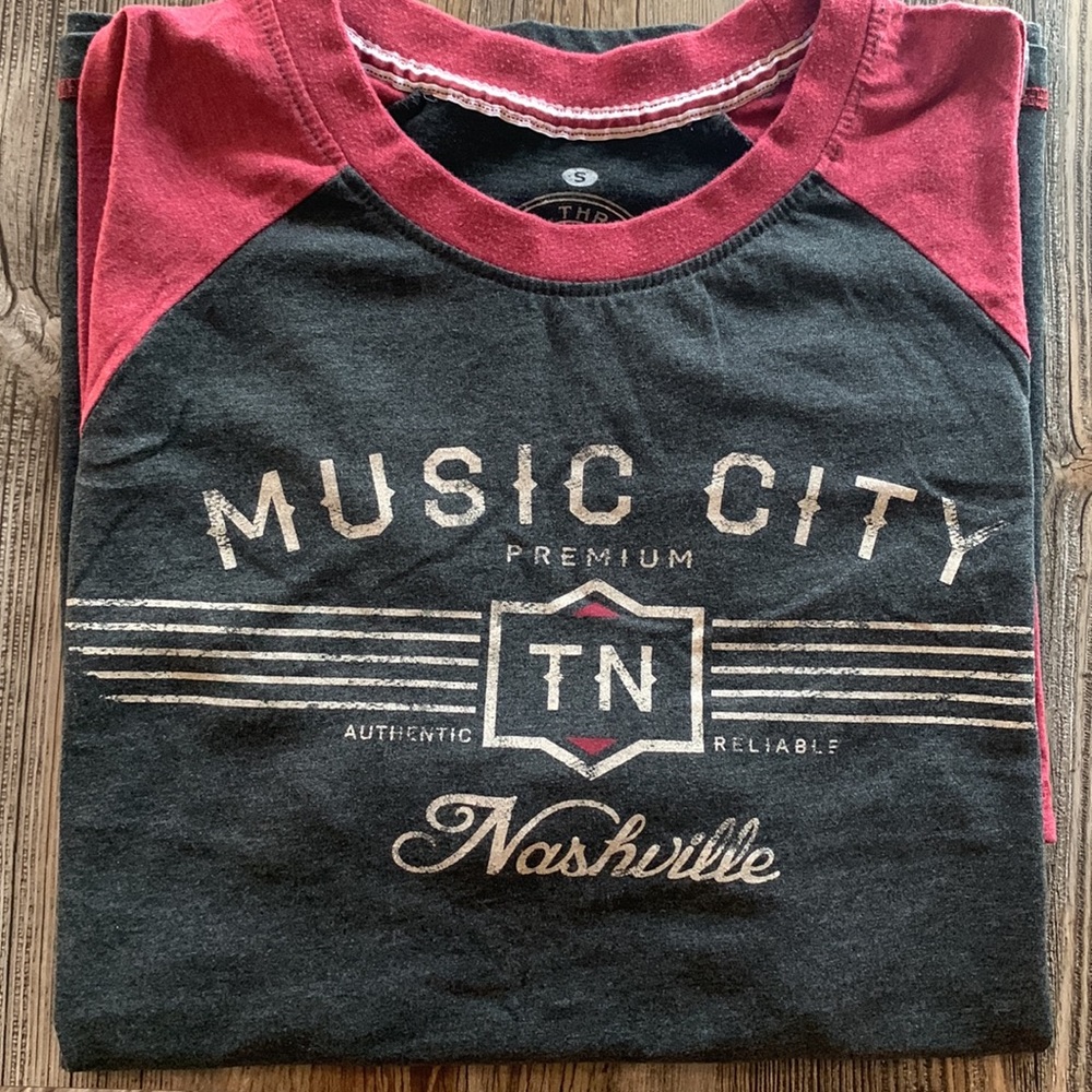 🔥2/$8.50 Nashville, TN T-Shirt